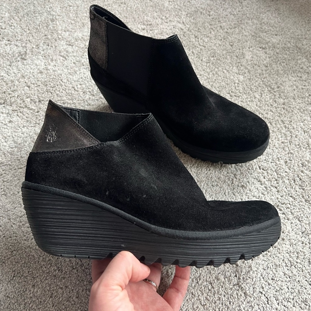 Fly London YEGO Size 42 Wedge Ankle Bootie Black Suede Chelsea Boots